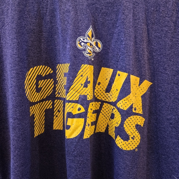 LSU 🐯🏈🏀⚾️⚽️ - Picture 3 of 4